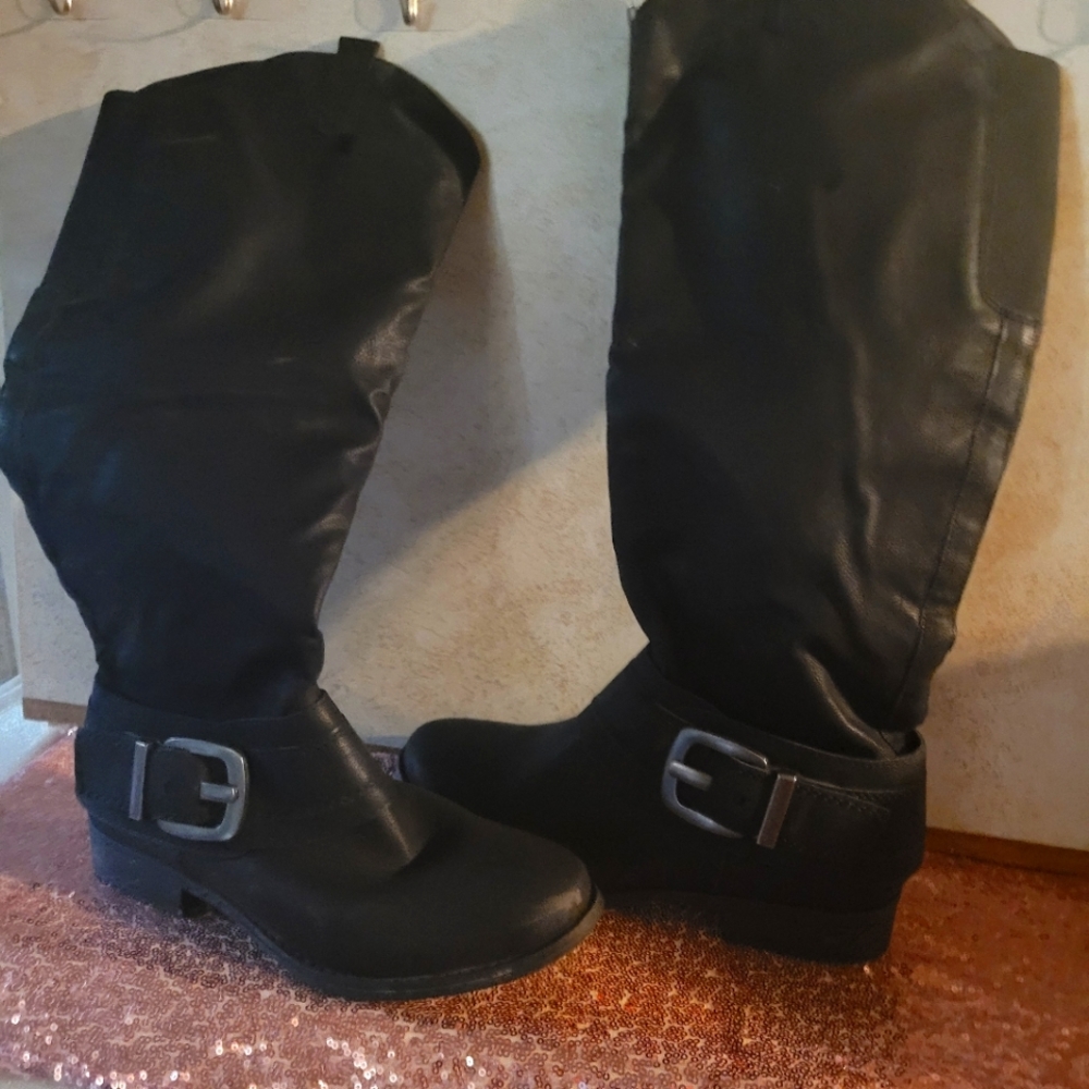 Womans knee high boots,sz 8.5 M